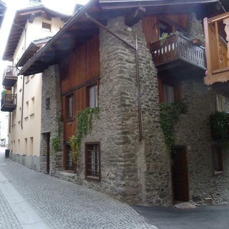 Casa Vacanza In Centro A La Salle Extérieur photo