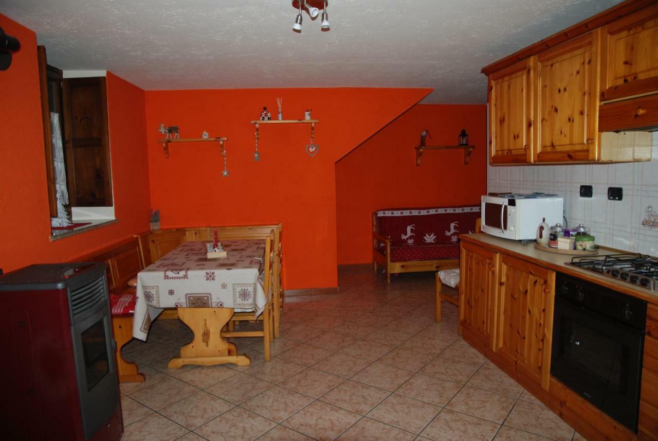 Casa Vacanza In Centro A La Salle Extérieur photo
