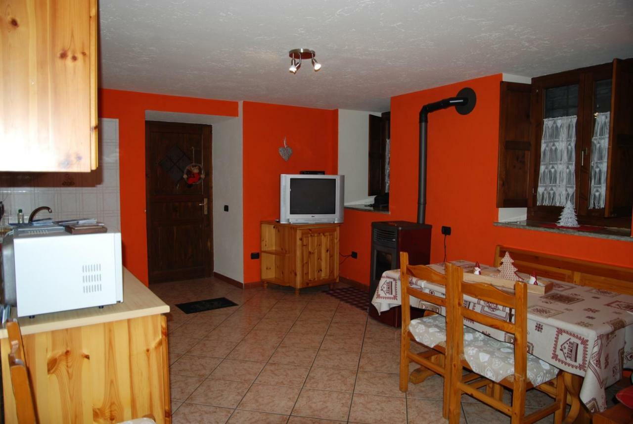 Casa Vacanza In Centro A La Salle Extérieur photo